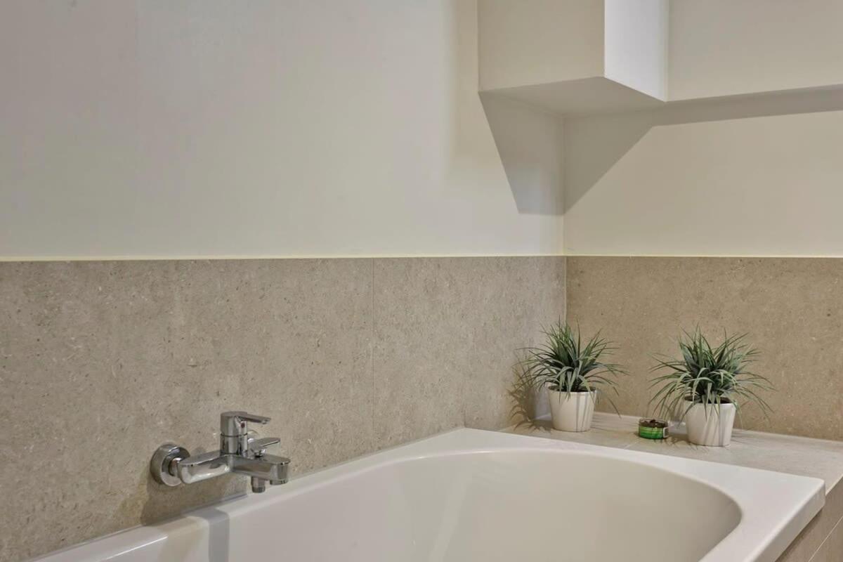 Huswell - Stunning Apartment At The Beachfront Of De Haan Ngoại thất bức ảnh