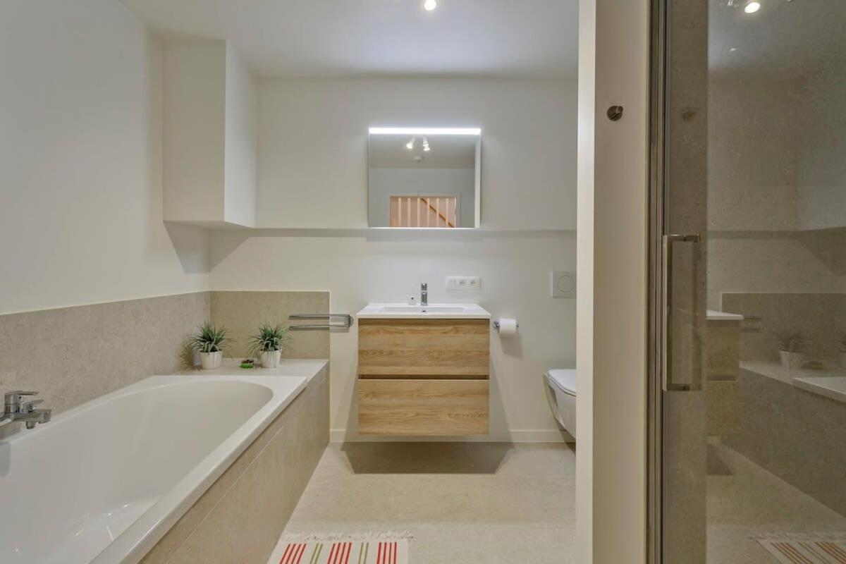 Huswell - Stunning Apartment At The Beachfront Of De Haan Ngoại thất bức ảnh