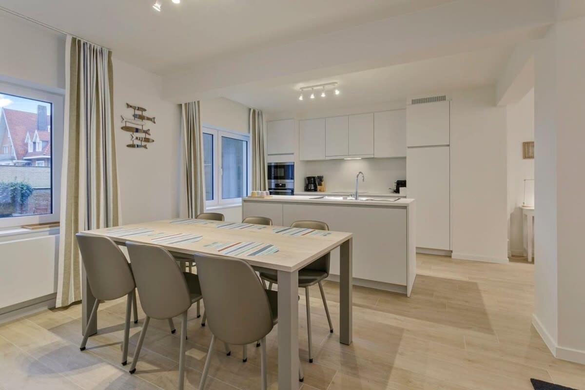 Huswell - Stunning Apartment At The Beachfront Of De Haan Ngoại thất bức ảnh