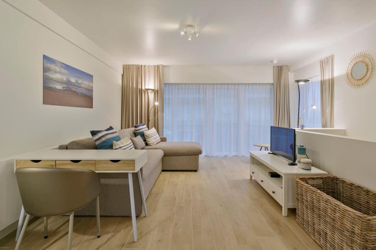Huswell - Stunning Apartment At The Beachfront Of De Haan Ngoại thất bức ảnh